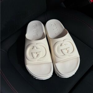 GUCCI ECRU PLATFORM SANDALS